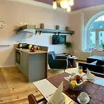 Rosen Apartman *